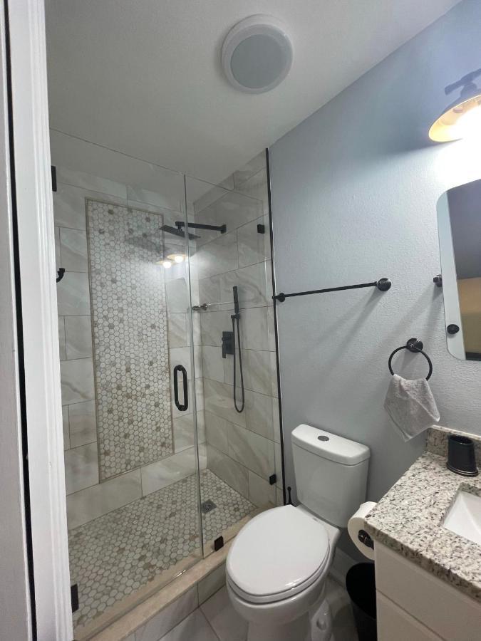 Twelve Oaks Modern Independent Apartment Tampa Exteriör bild