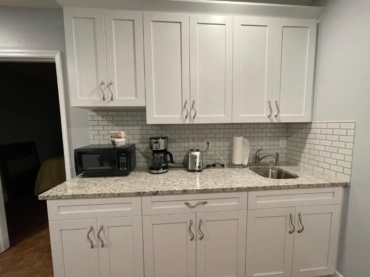 Twelve Oaks Modern Independent Apartment Tampa Exteriör bild